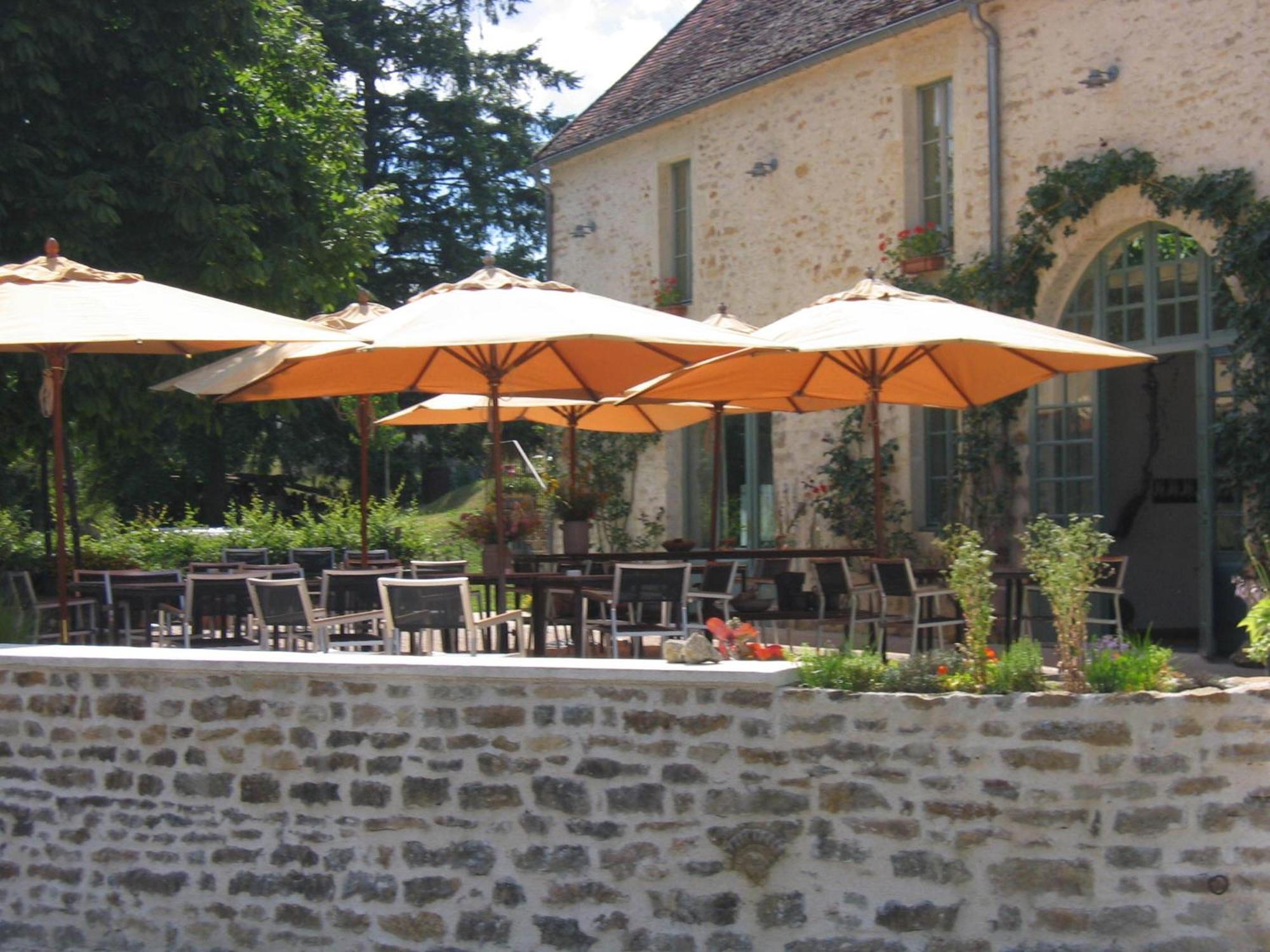 Les Deux Ponts Hotel Pierre-Perthuis Екстериор снимка